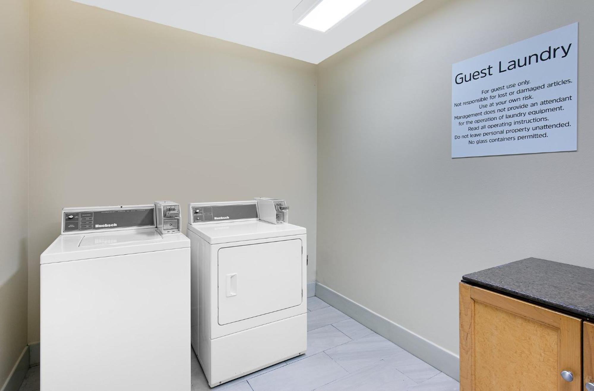 Holiday Inn Express Hotel & Suites Birmingham - Inverness 280 By Ihg Luaran gambar
