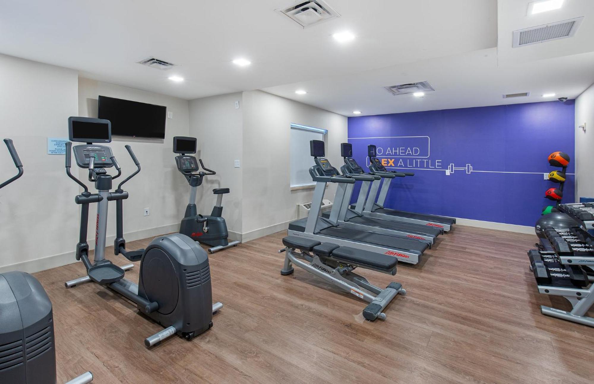 Holiday Inn Express Hotel & Suites Birmingham - Inverness 280 By Ihg Luaran gambar