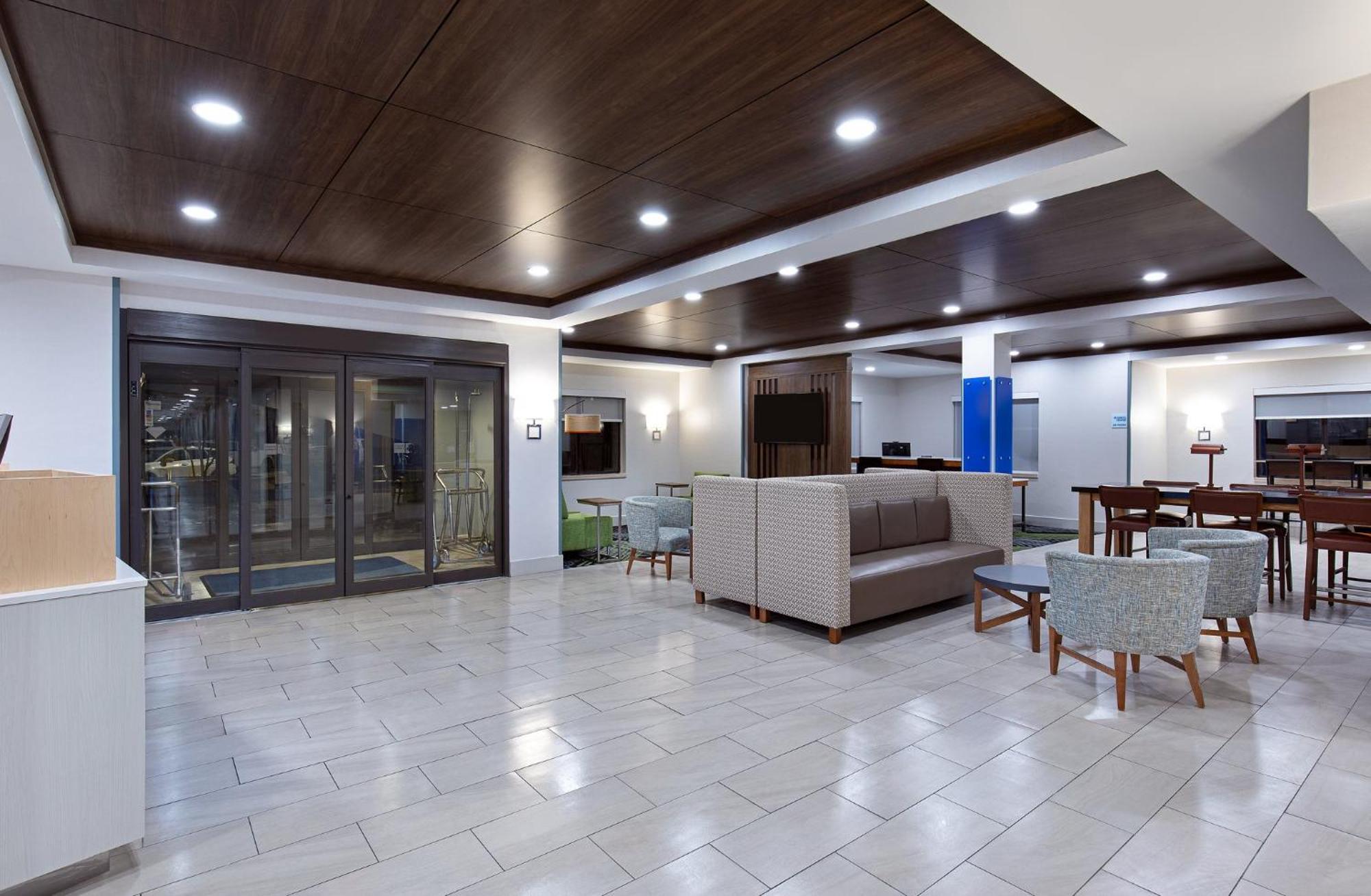 Holiday Inn Express Hotel & Suites Birmingham - Inverness 280 By Ihg Luaran gambar