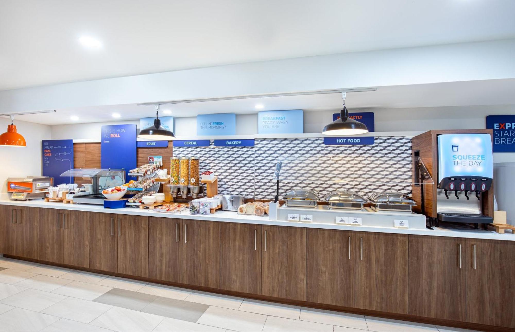 Holiday Inn Express Hotel & Suites Birmingham - Inverness 280 By Ihg Luaran gambar