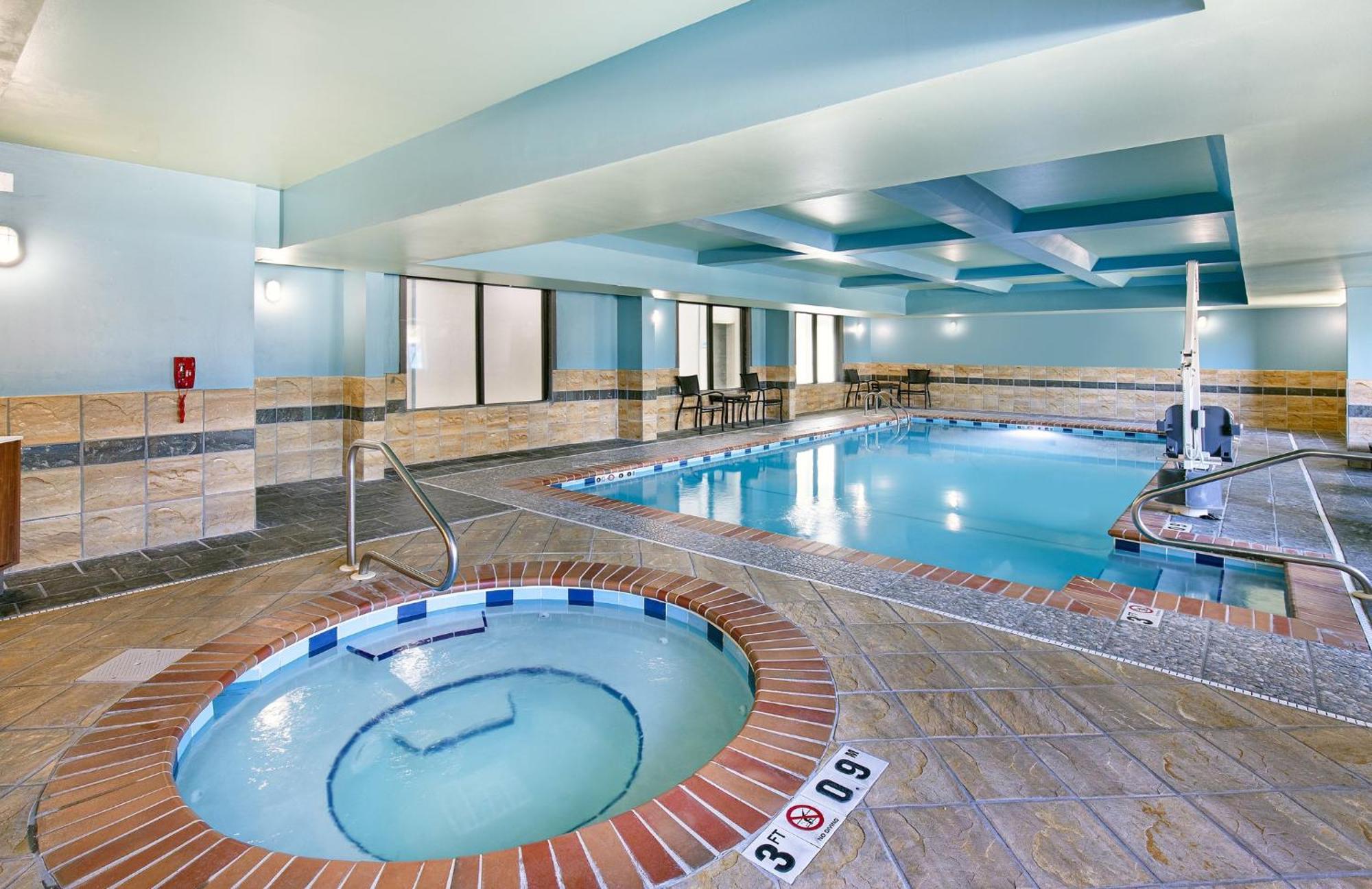 Holiday Inn Express Hotel & Suites Birmingham - Inverness 280 By Ihg Luaran gambar