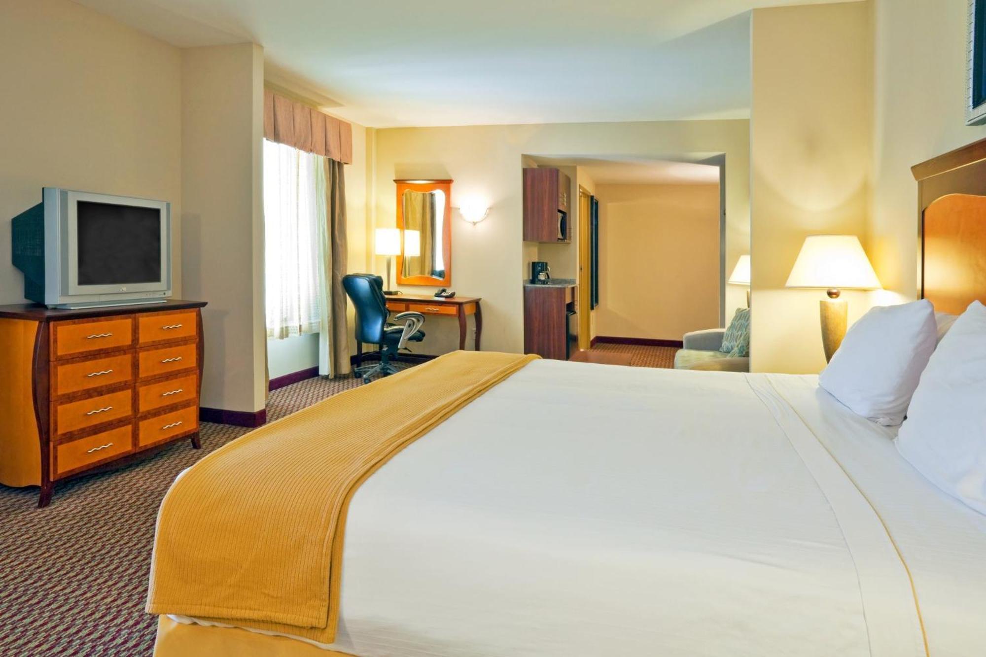 Holiday Inn Express Hotel & Suites Birmingham - Inverness 280 By Ihg Luaran gambar