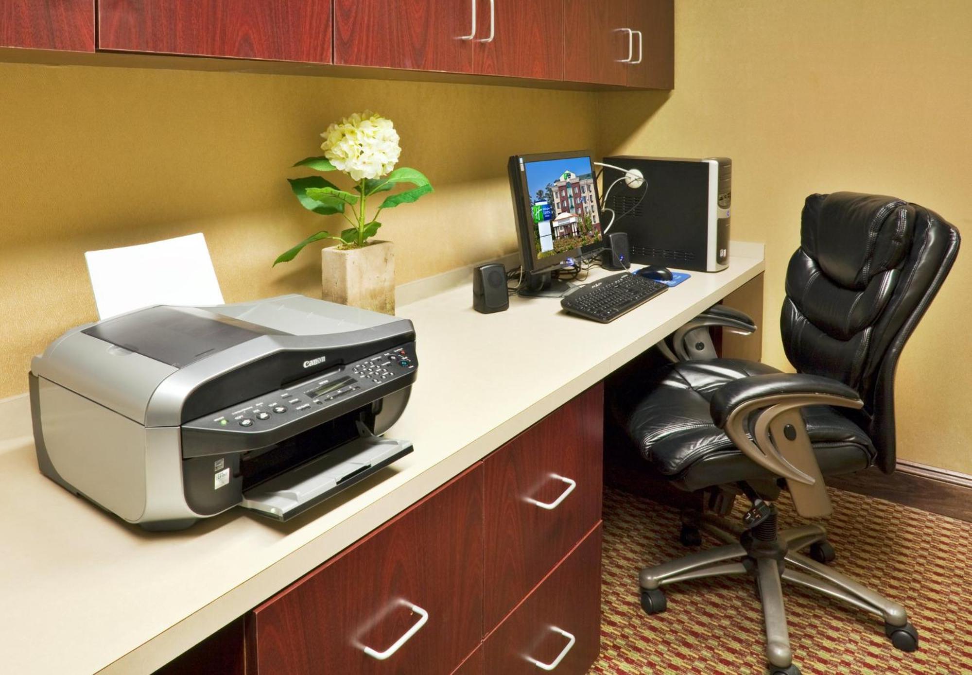 Holiday Inn Express Hotel & Suites Birmingham - Inverness 280 By Ihg Luaran gambar