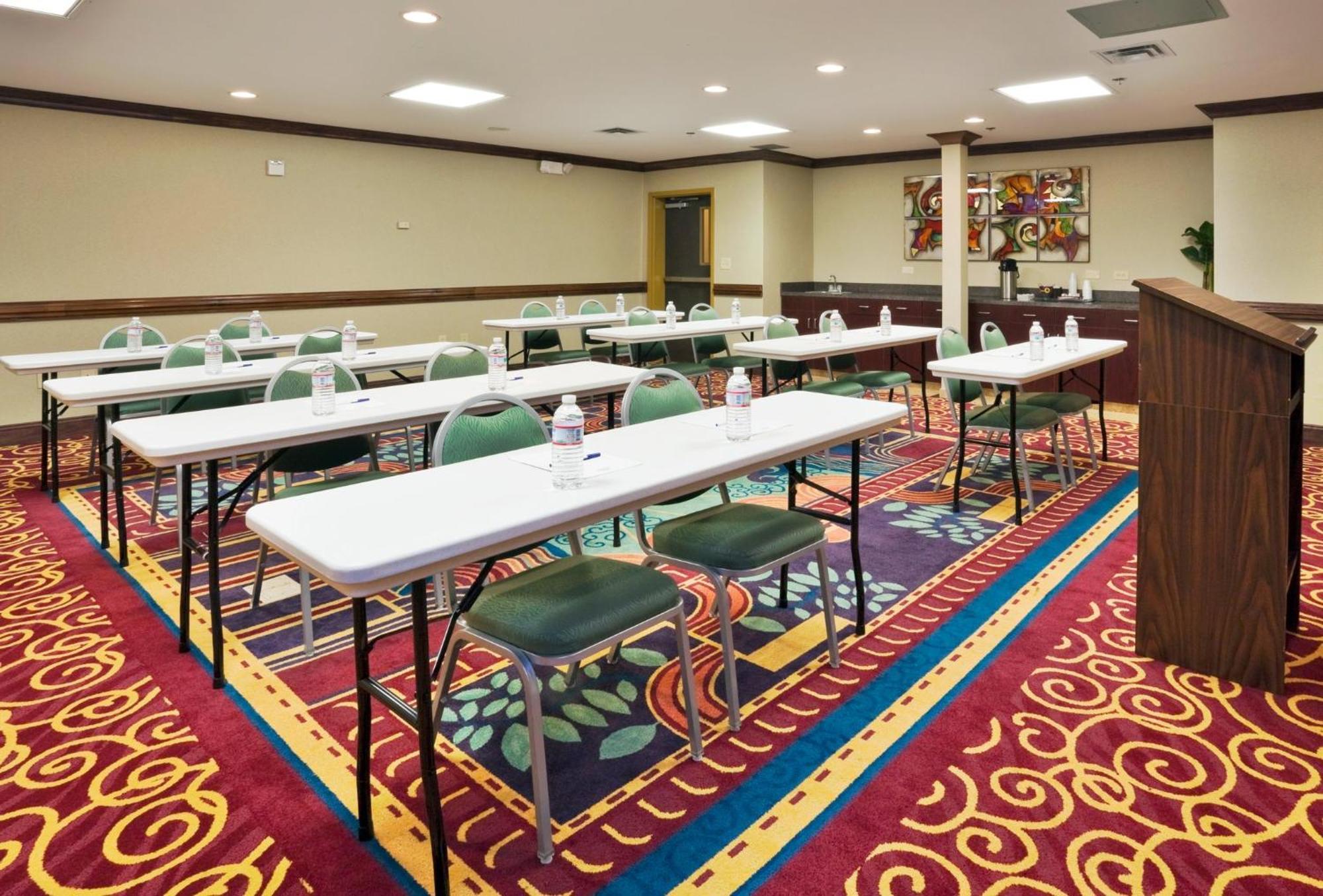 Holiday Inn Express Hotel & Suites Birmingham - Inverness 280 By Ihg Luaran gambar